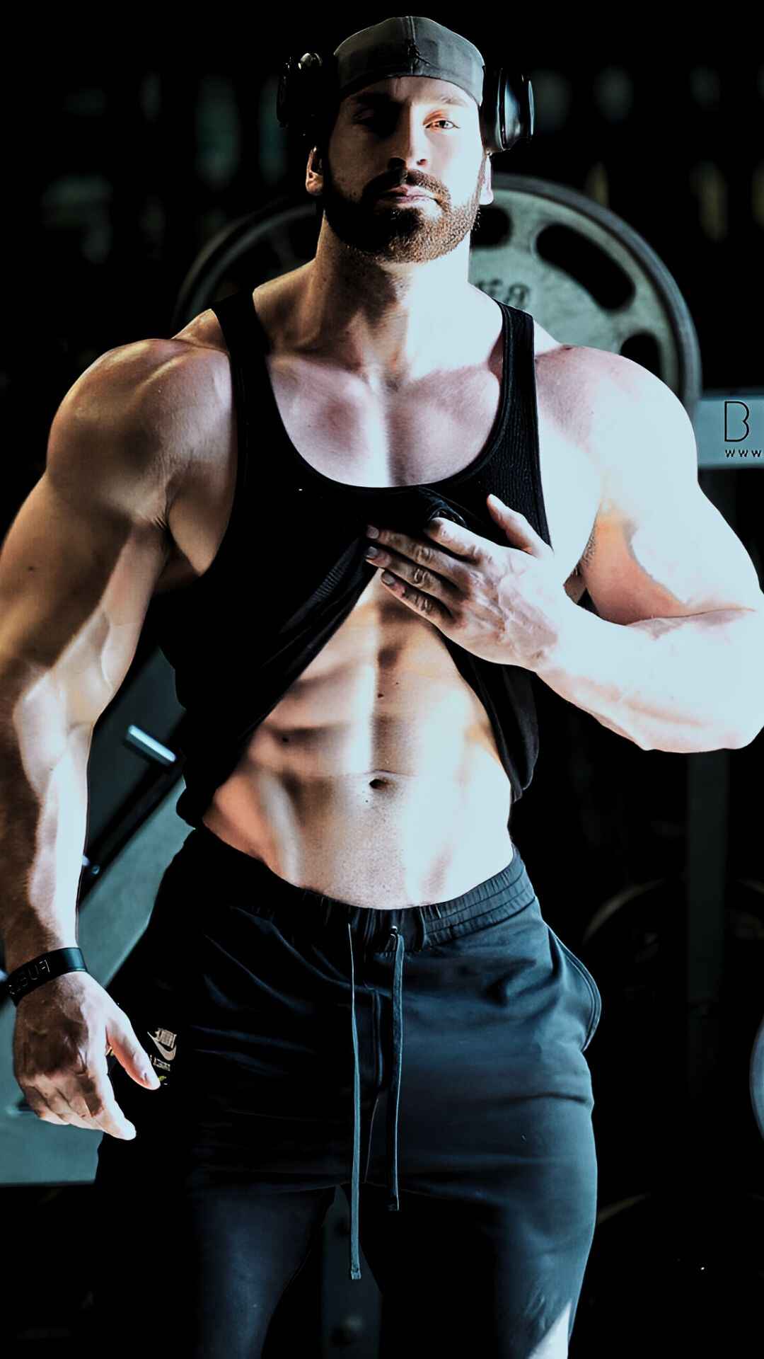 Bradley Martyn Physique