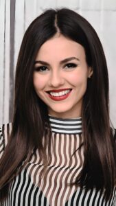 Victoria Justice Wallpaper