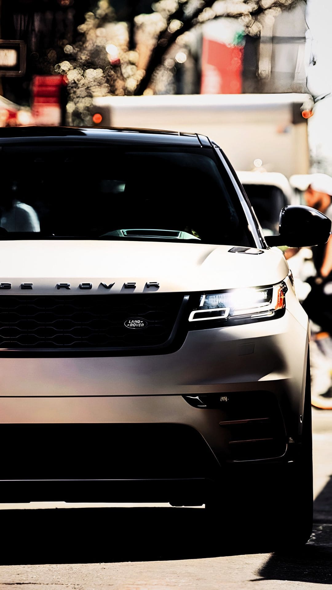 White Range Rover Velar Wallpaper